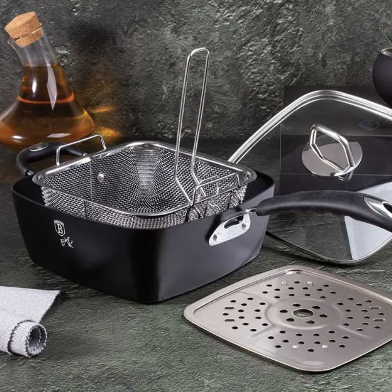 Tigan me kapak, 4 pjesë