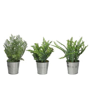 Vazo metalike me bimë artificiale