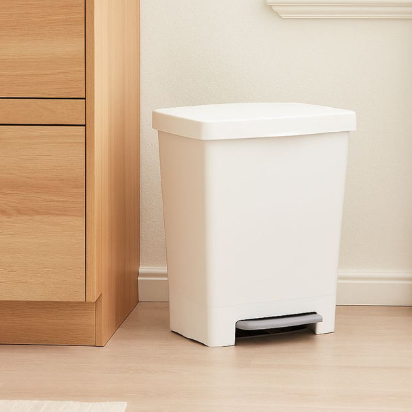Waste bin with pedal, White