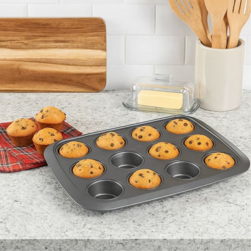 Tavë për 12 muffins